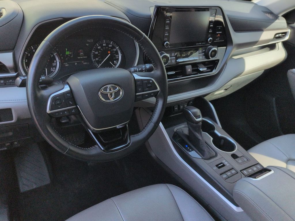 Thumbnail: 2020 Toyota Highlander - 2