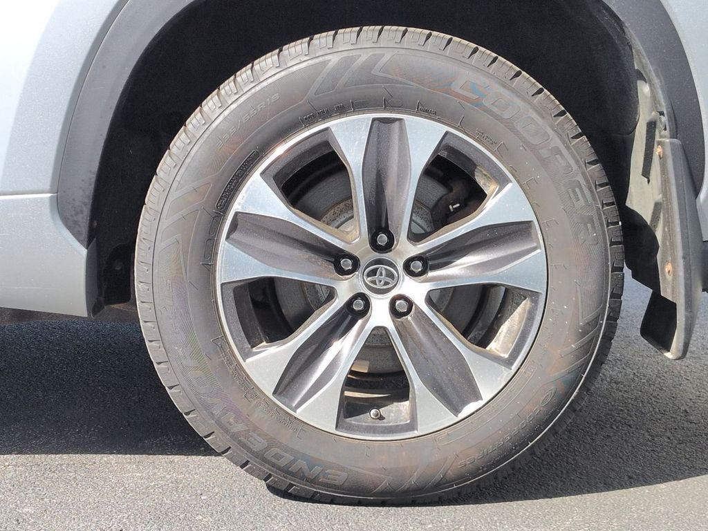 Thumbnail: 2020 Toyota Highlander - 8