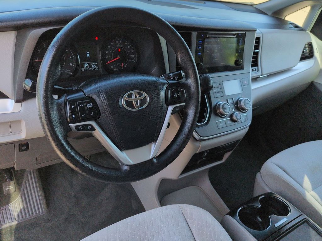 Thumbnail: 2017 Toyota Sienna - 2