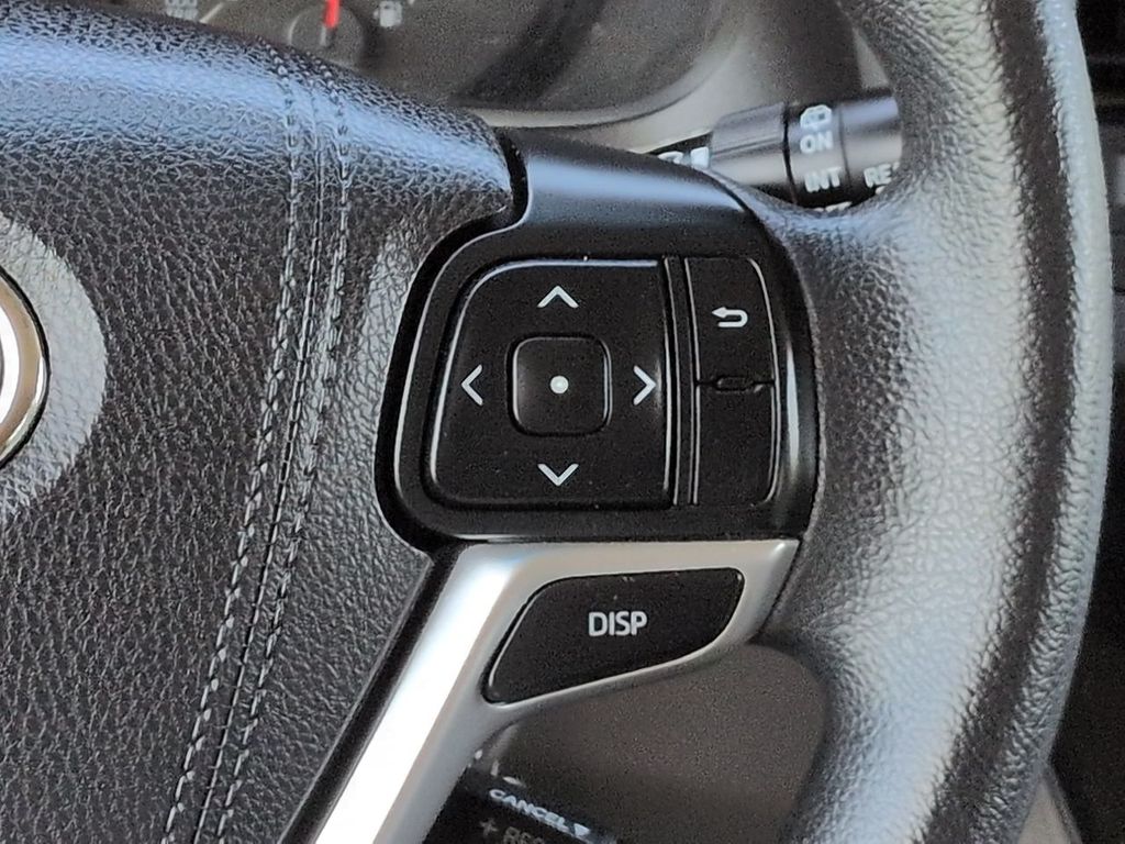 Thumbnail: 2017 Toyota Sienna - 31
