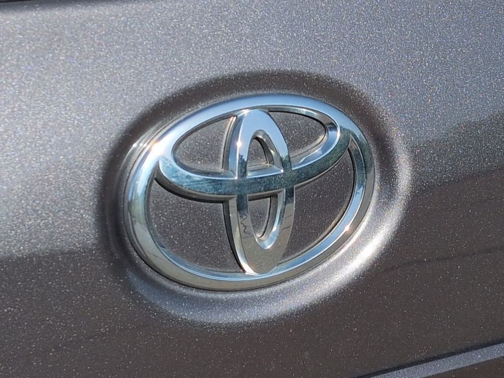 Thumbnail: 2017 Toyota Sienna - 5