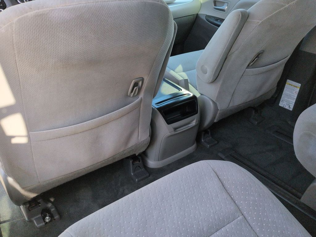 Thumbnail: 2017 Toyota Sienna - 27