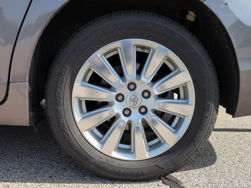 Thumbnail: 2017 Toyota Sienna - 6