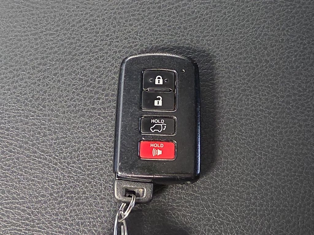 Thumbnail: 2018 Toyota Highlander - 19