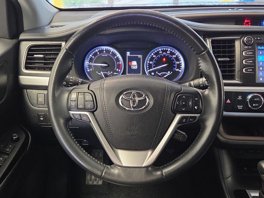 Thumbnail: 2018 Toyota Highlander - 14