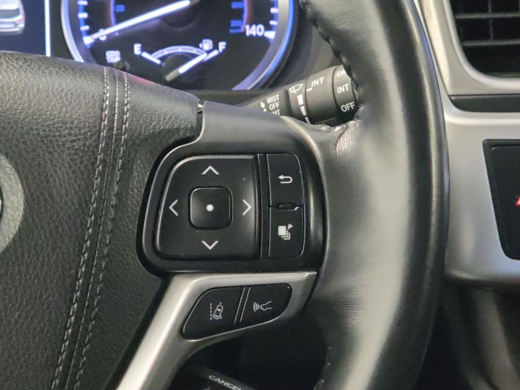 Thumbnail: 2018 Toyota Highlander - 33
