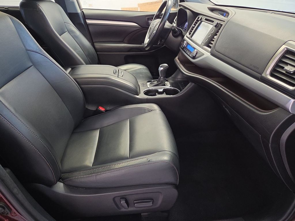 Thumbnail: 2018 Toyota Highlander - 31