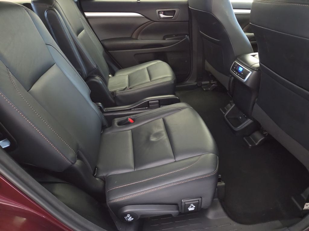 Thumbnail: 2018 Toyota Highlander - 12
