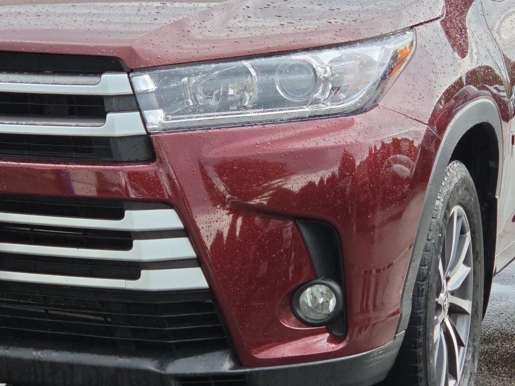 Thumbnail: 2018 Toyota Highlander - 25