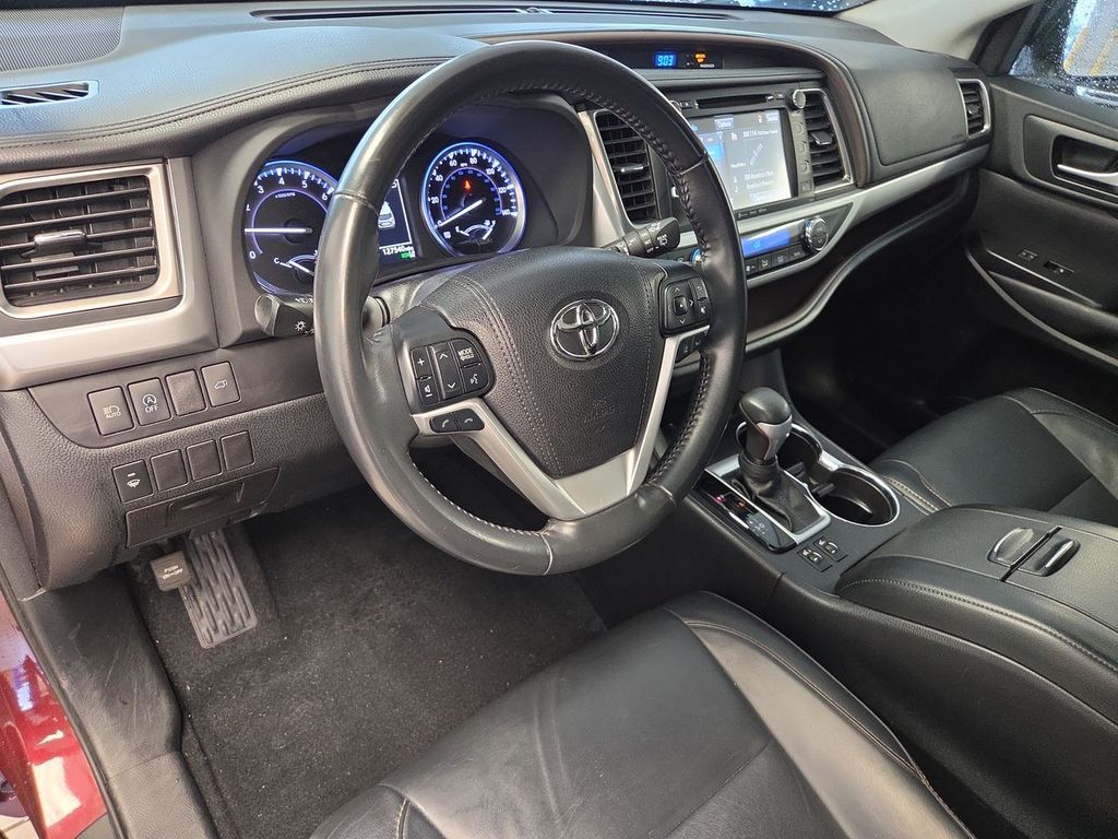 Thumbnail: 2018 Toyota Highlander - 2