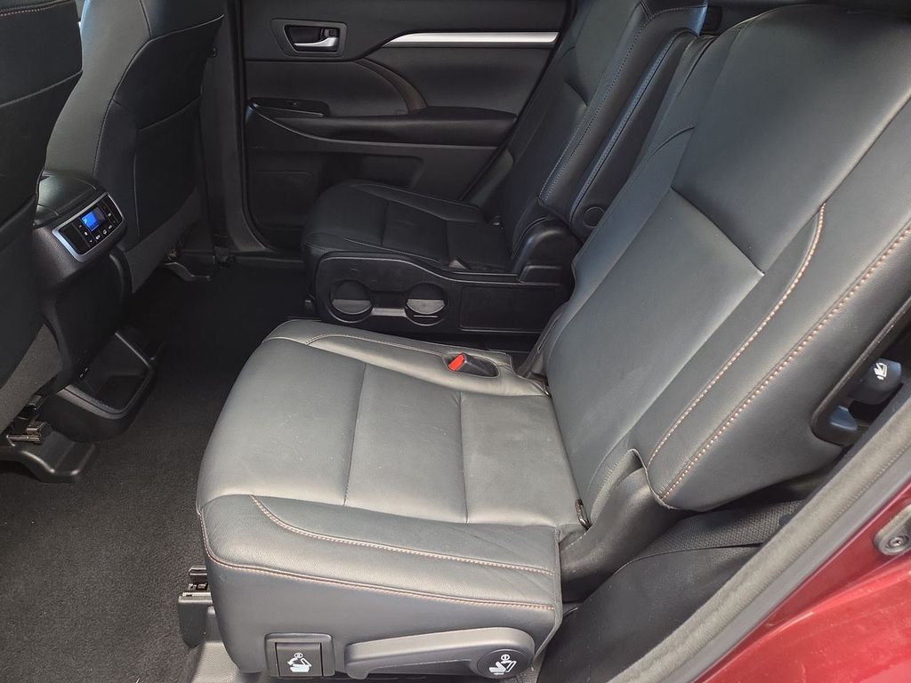 Thumbnail: 2018 Toyota Highlander - 29