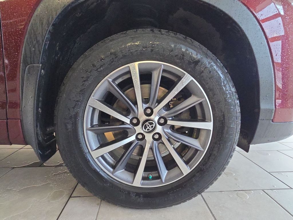 Thumbnail: 2018 Toyota Highlander - 8