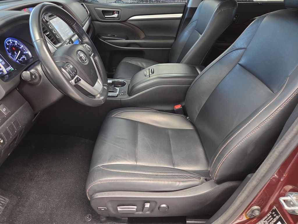 Thumbnail: 2018 Toyota Highlander - 11