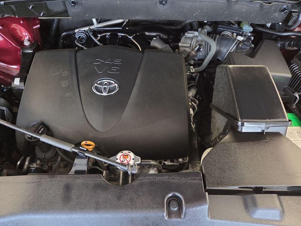 Thumbnail: 2018 Toyota Highlander - 9