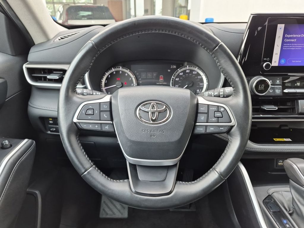 Thumbnail: 2023 Toyota Highlander - 13