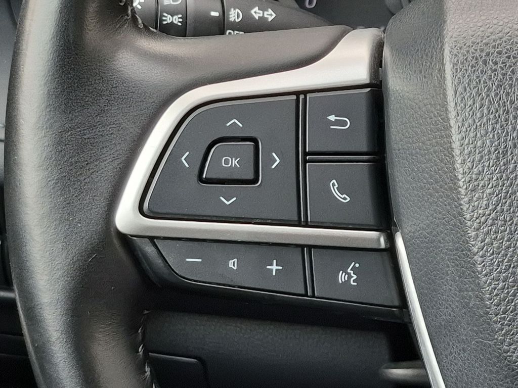 Thumbnail: 2023 Toyota Highlander - 32
