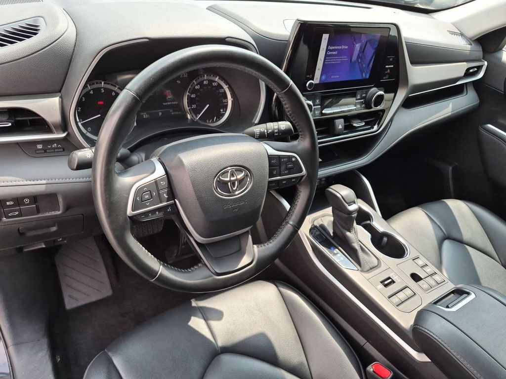 Thumbnail: 2023 Toyota Highlander - 2