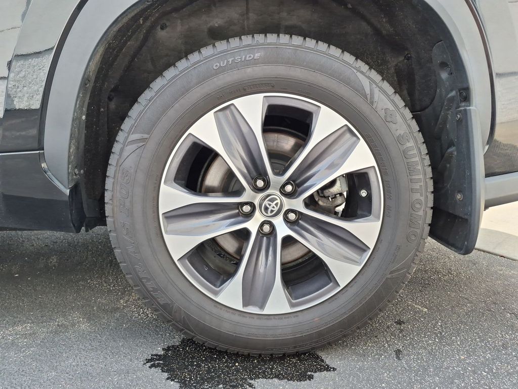 Thumbnail: 2023 Toyota Highlander - 8