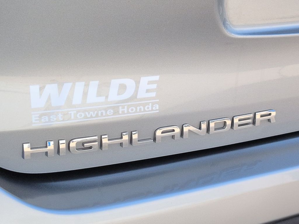 Thumbnail: 2023 Toyota Highlander - 26