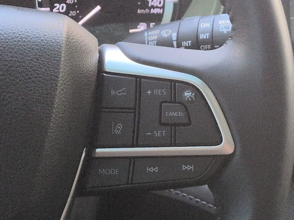 Thumbnail: 2023 Toyota Highlander - 32