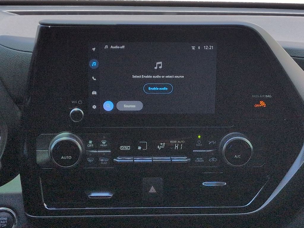 Thumbnail: 2023 Toyota Highlander - 15