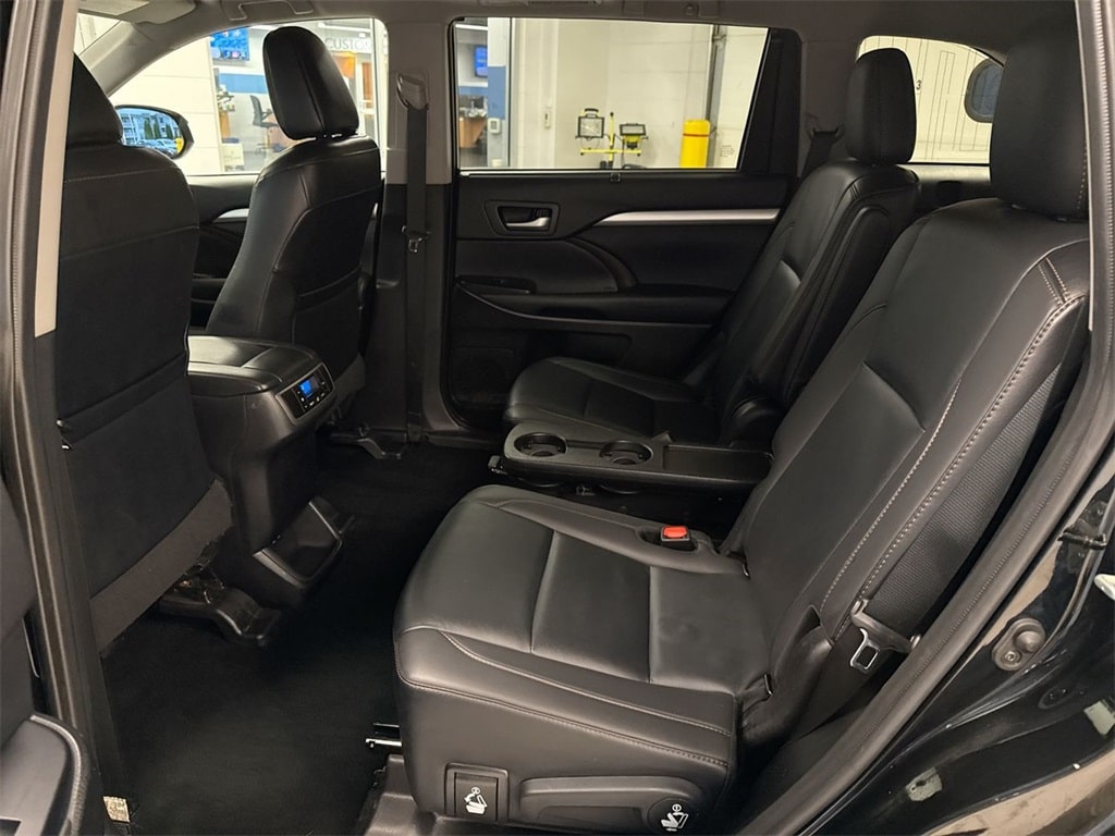 Thumbnail: 2019 Toyota Highlander - 30