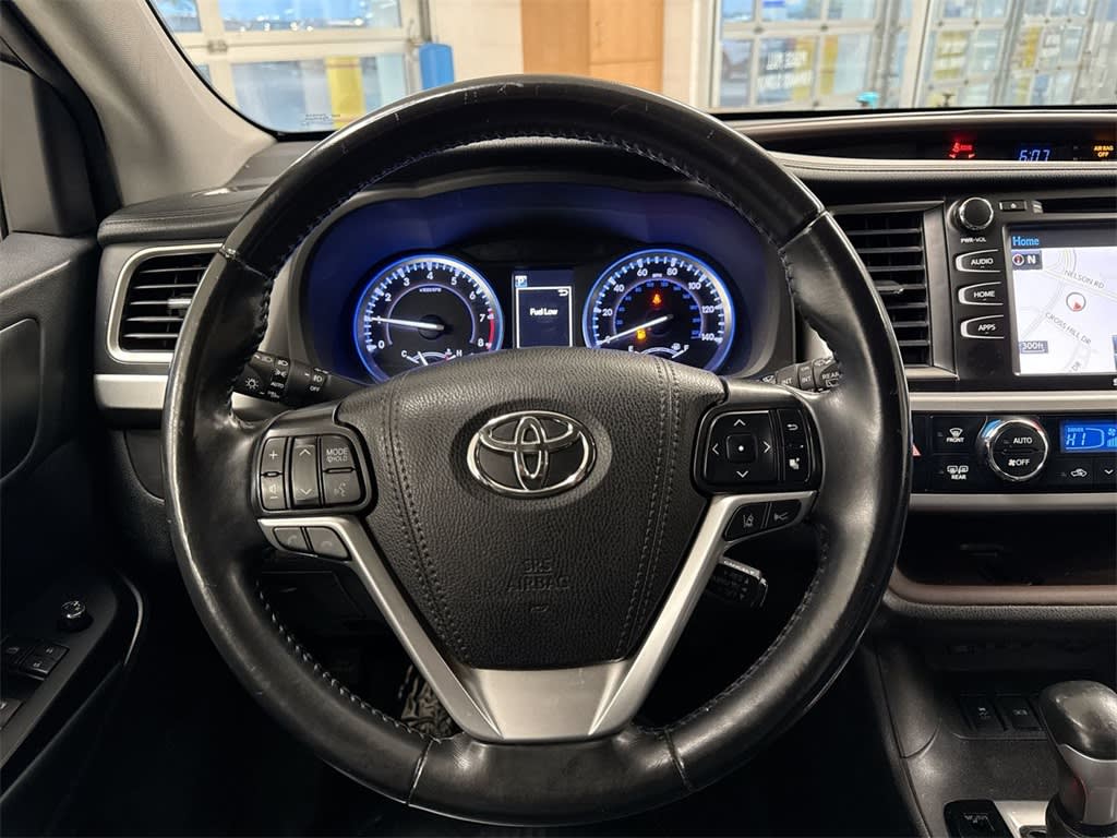 Thumbnail: 2019 Toyota Highlander - 14