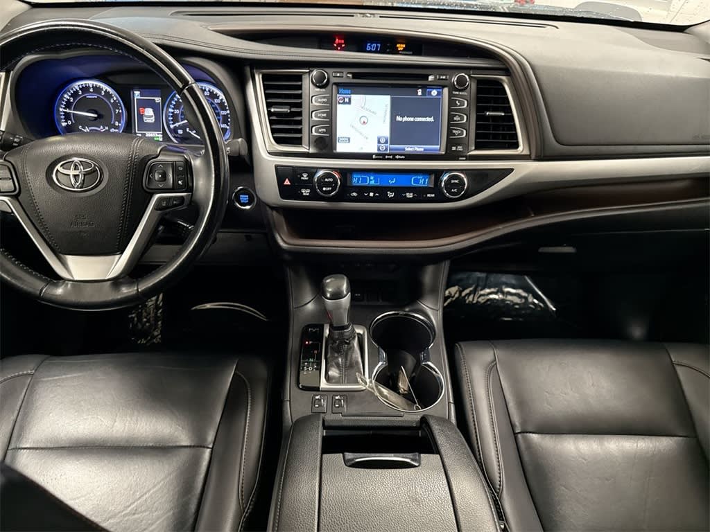Thumbnail: 2019 Toyota Highlander - 15
