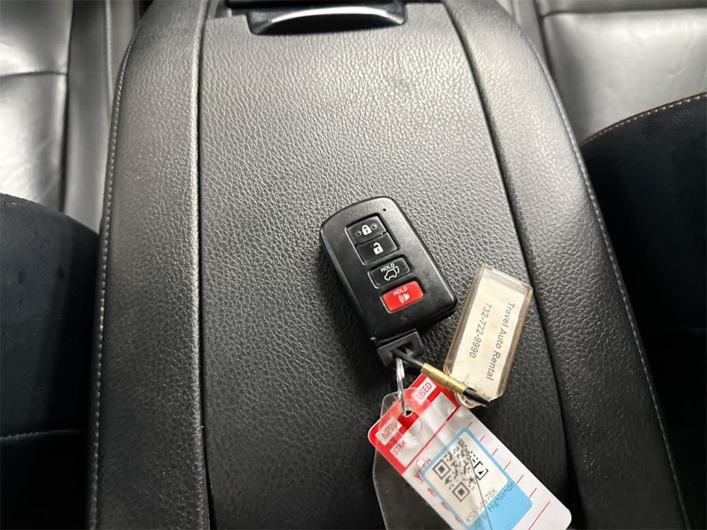 Thumbnail: 2019 Toyota Highlander - 20