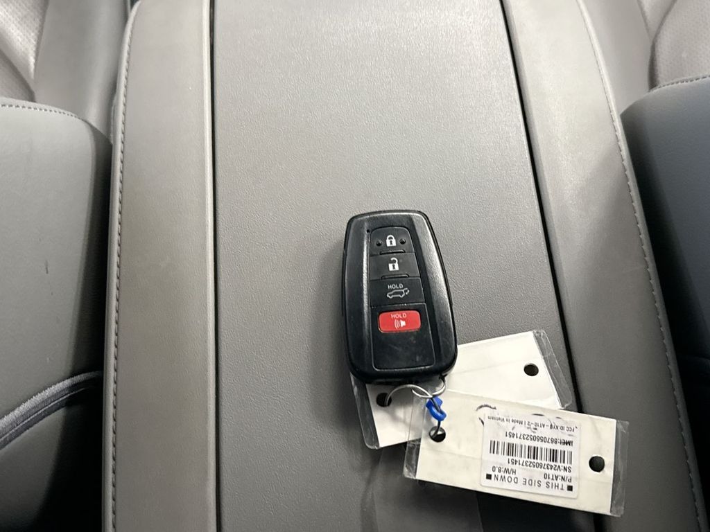 Thumbnail: 2021 Toyota Highlander - 20