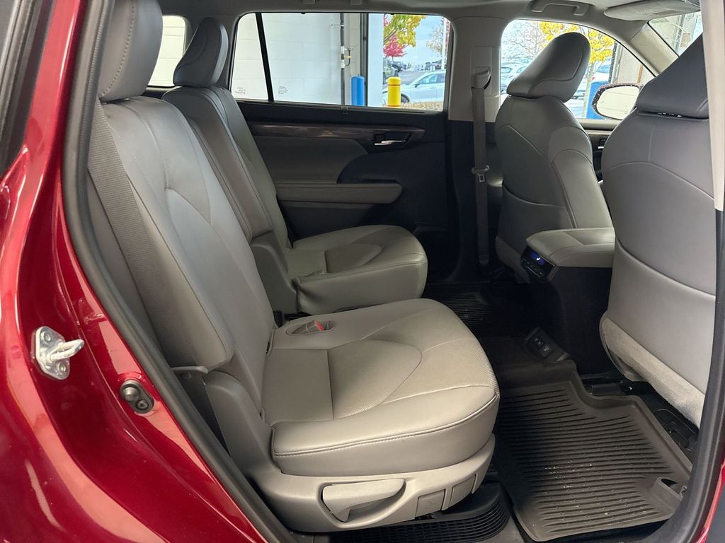 Thumbnail: 2021 Toyota Highlander - 31