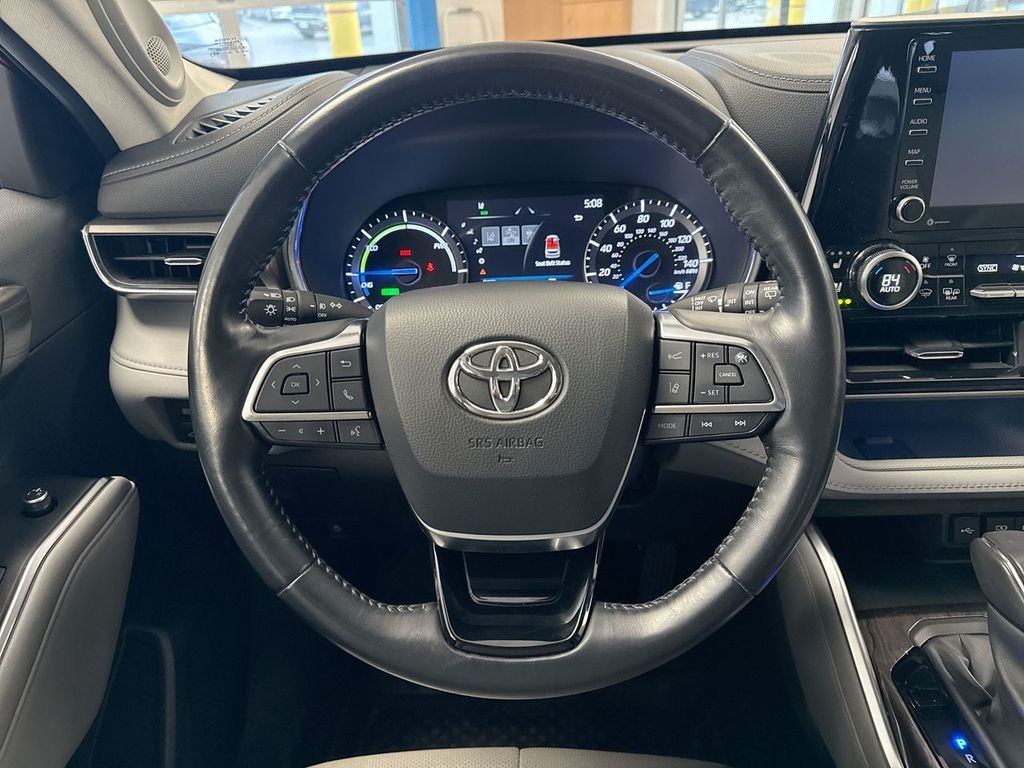 Thumbnail: 2021 Toyota Highlander - 14