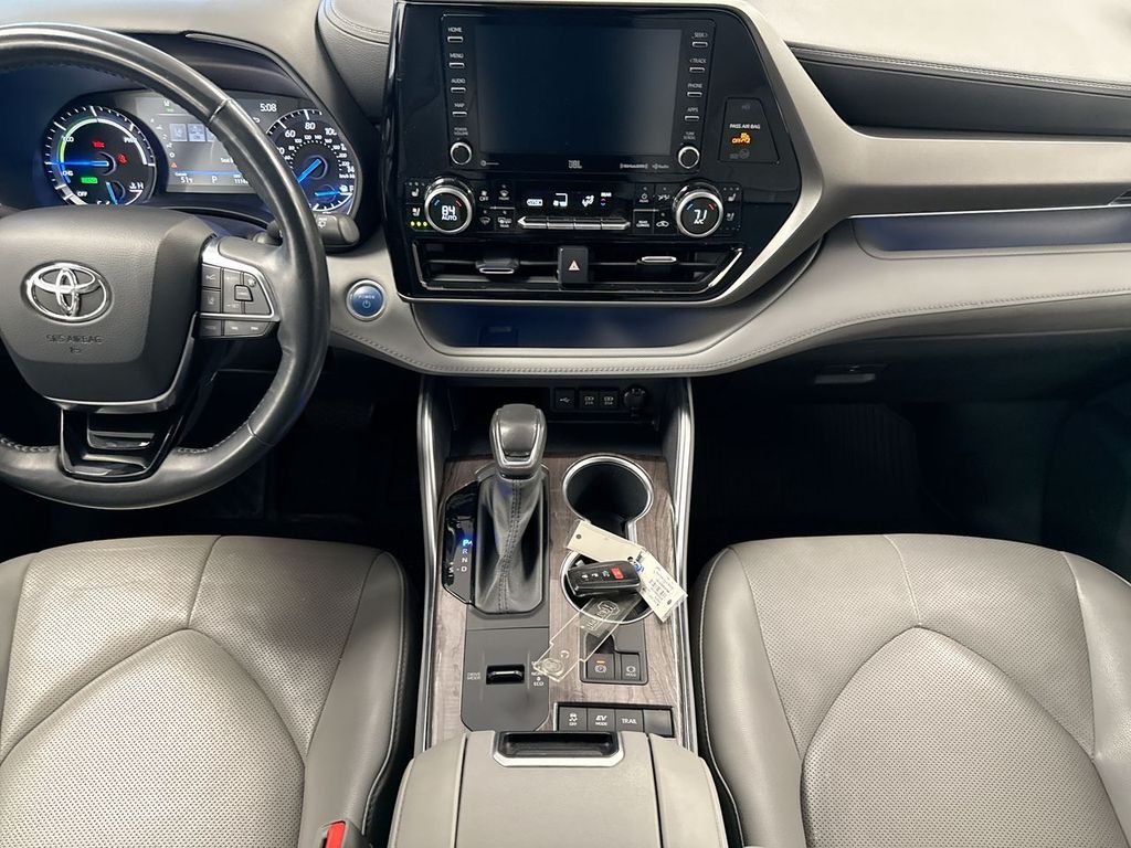 Thumbnail: 2021 Toyota Highlander - 15