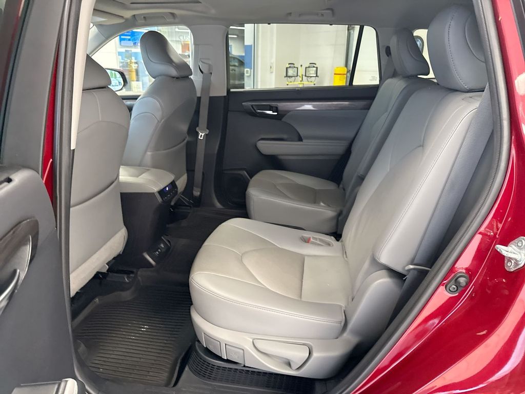 Thumbnail: 2021 Toyota Highlander - 30