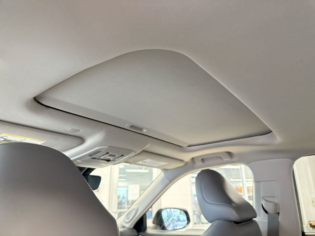 Thumbnail: 2021 Toyota Highlander - 29