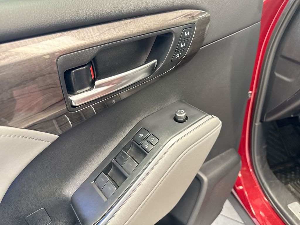 Thumbnail: 2021 Toyota Highlander - 28