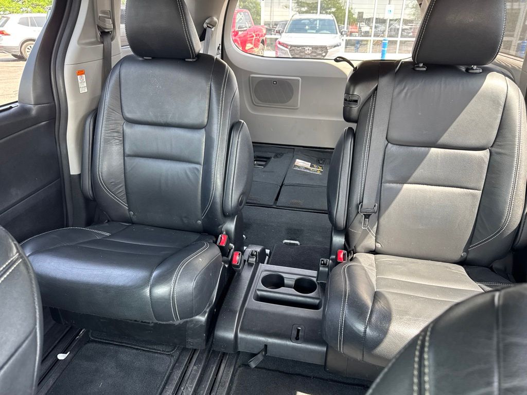 Thumbnail: 2019 Toyota Sienna - 5