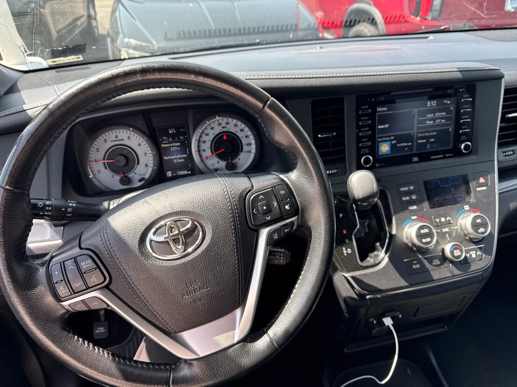 Thumbnail: 2019 Toyota Sienna - 2