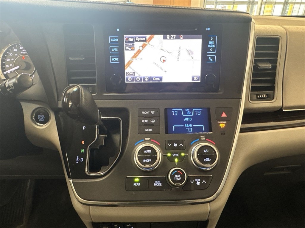 2016 Toyota Sienna XLE 39