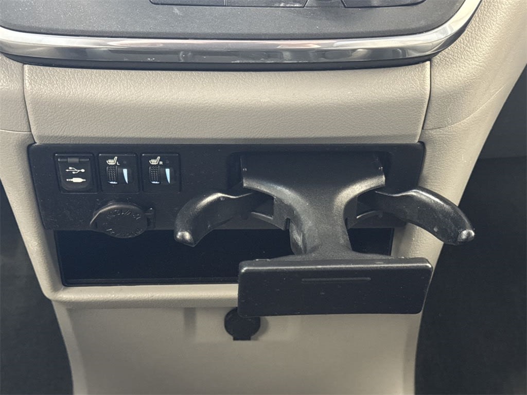 2016 Toyota Sienna XLE 40