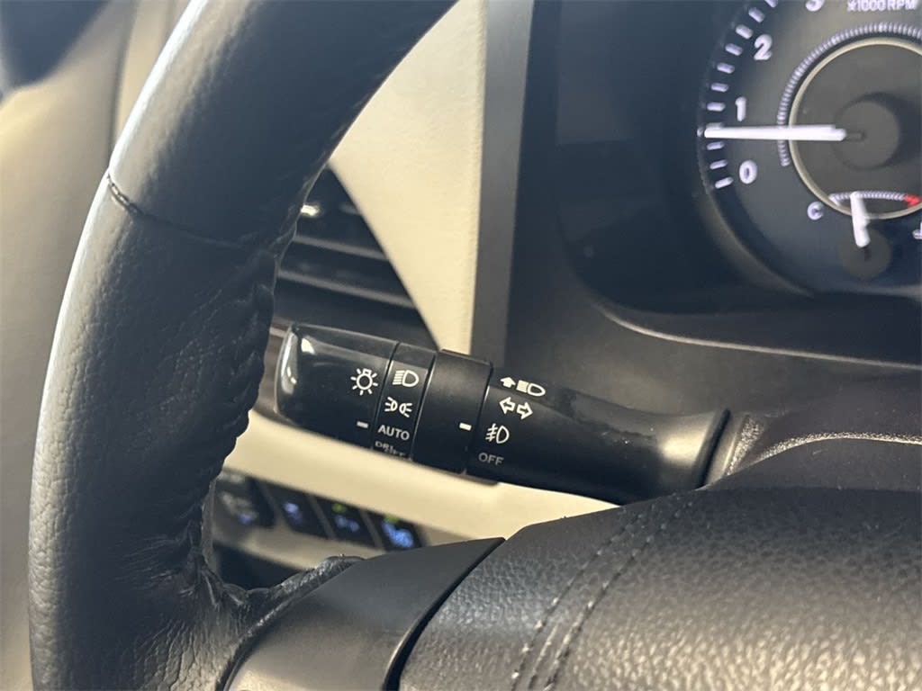 2016 Toyota Sienna XLE 37