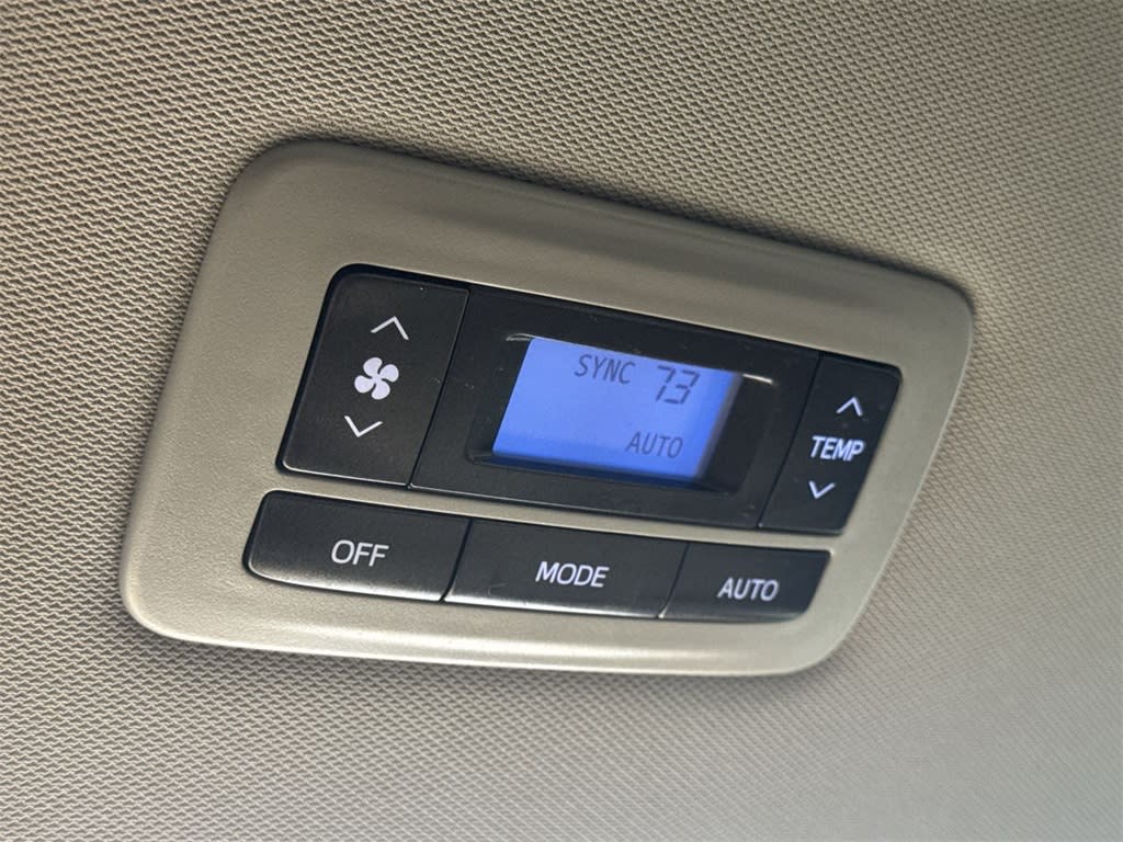 2016 Toyota Sienna XLE 45