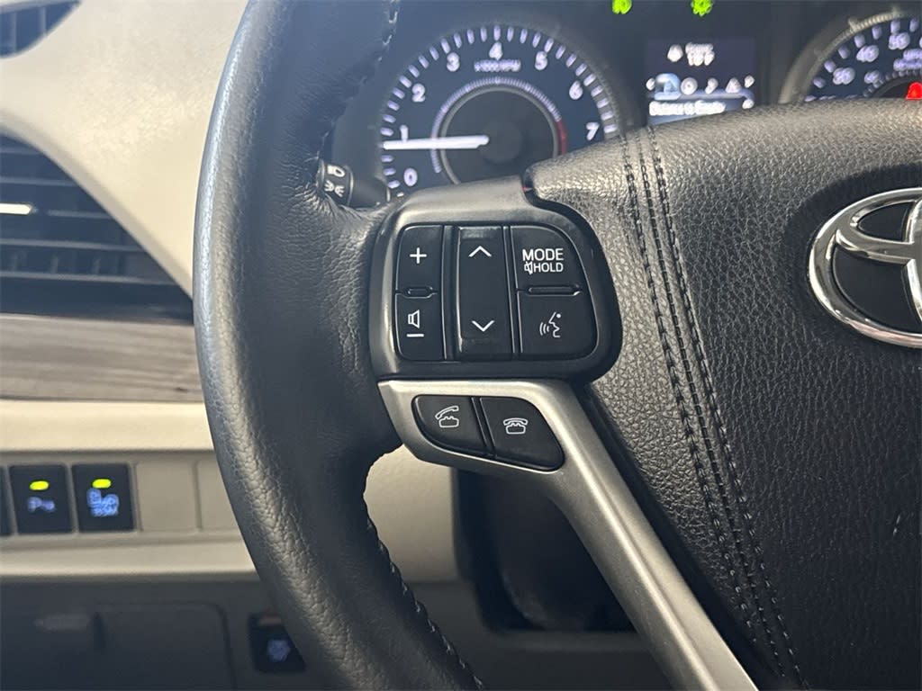 2016 Toyota Sienna XLE 34