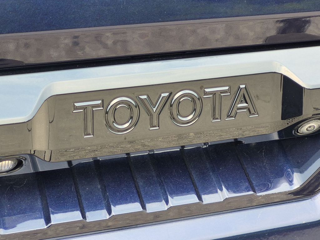 Thumbnail: 2022 Toyota Tundra - 24