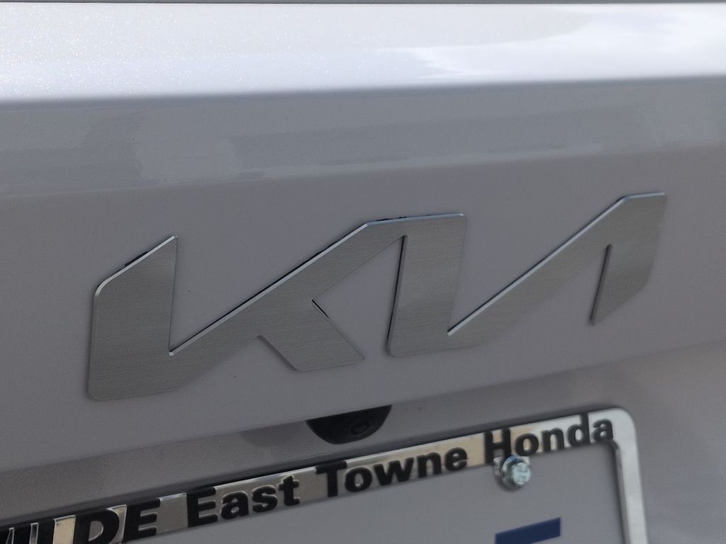 Thumbnail: 2023 Kia Sorento - 7