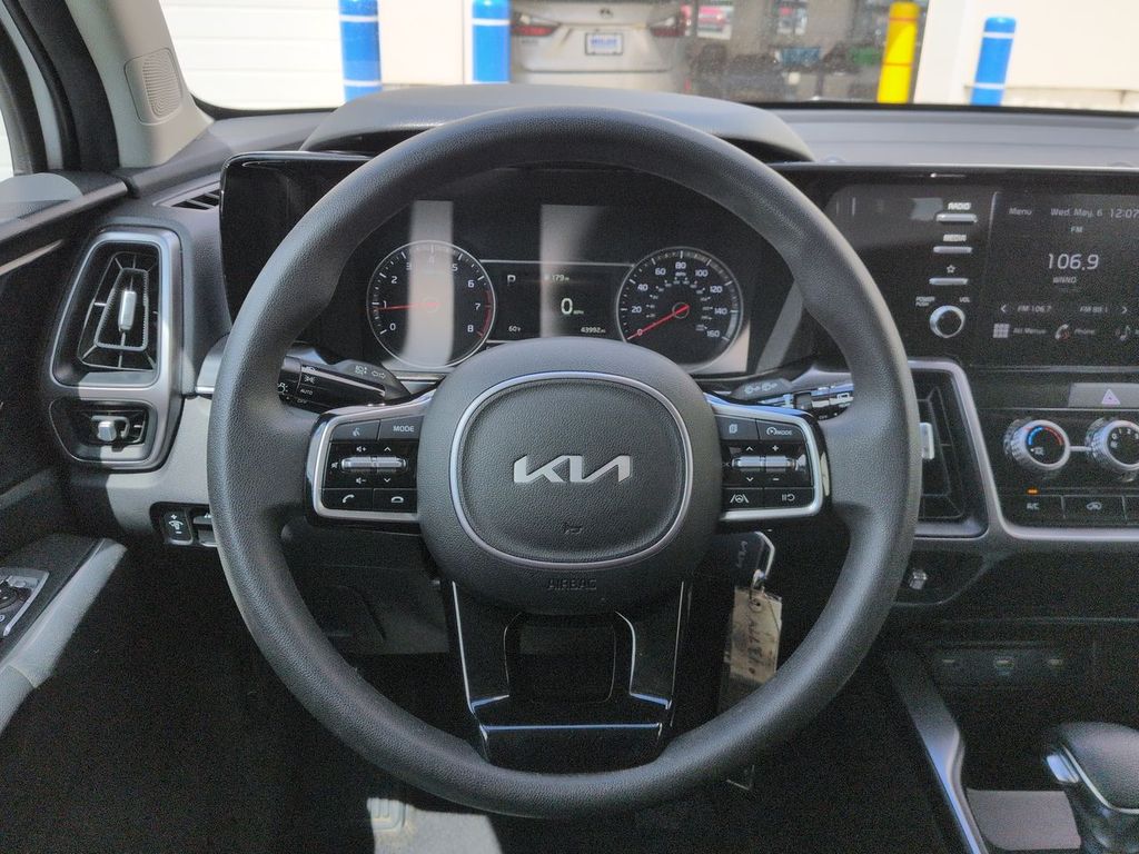 Thumbnail: 2023 Kia Sorento - 13