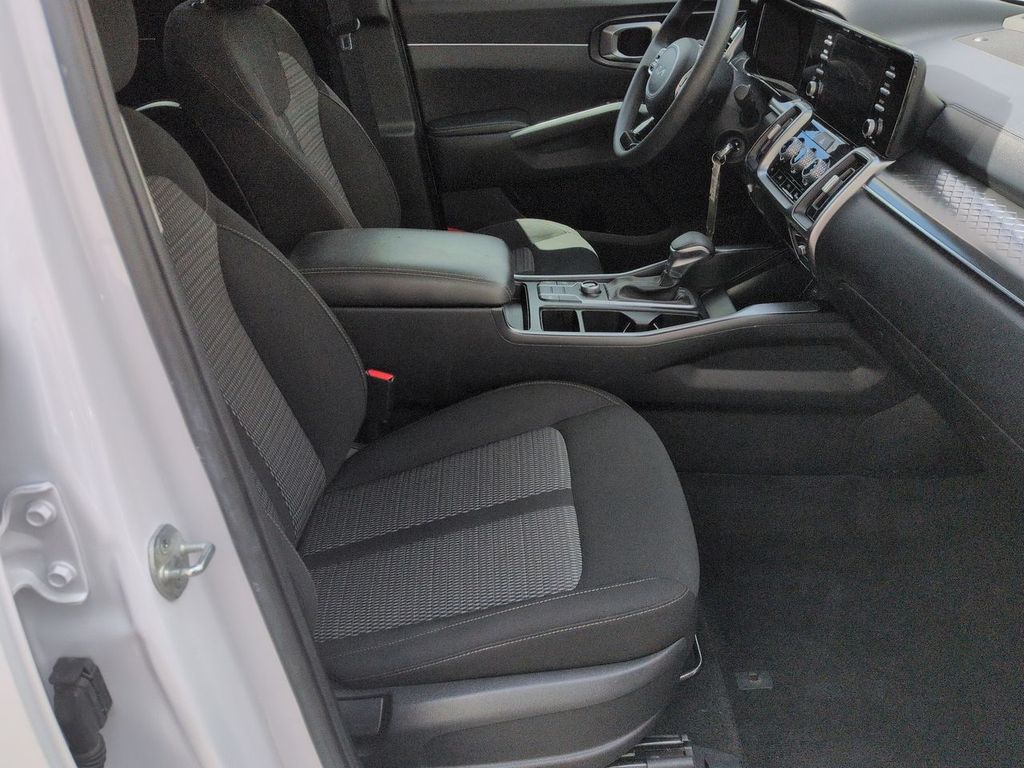 Thumbnail: 2023 Kia Sorento - 11