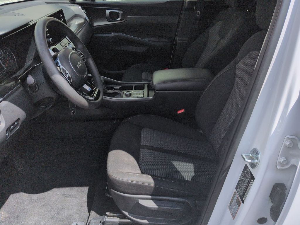 Thumbnail: 2023 Kia Sorento - 10