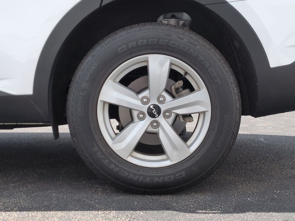 Thumbnail: 2023 Kia Sorento - 8