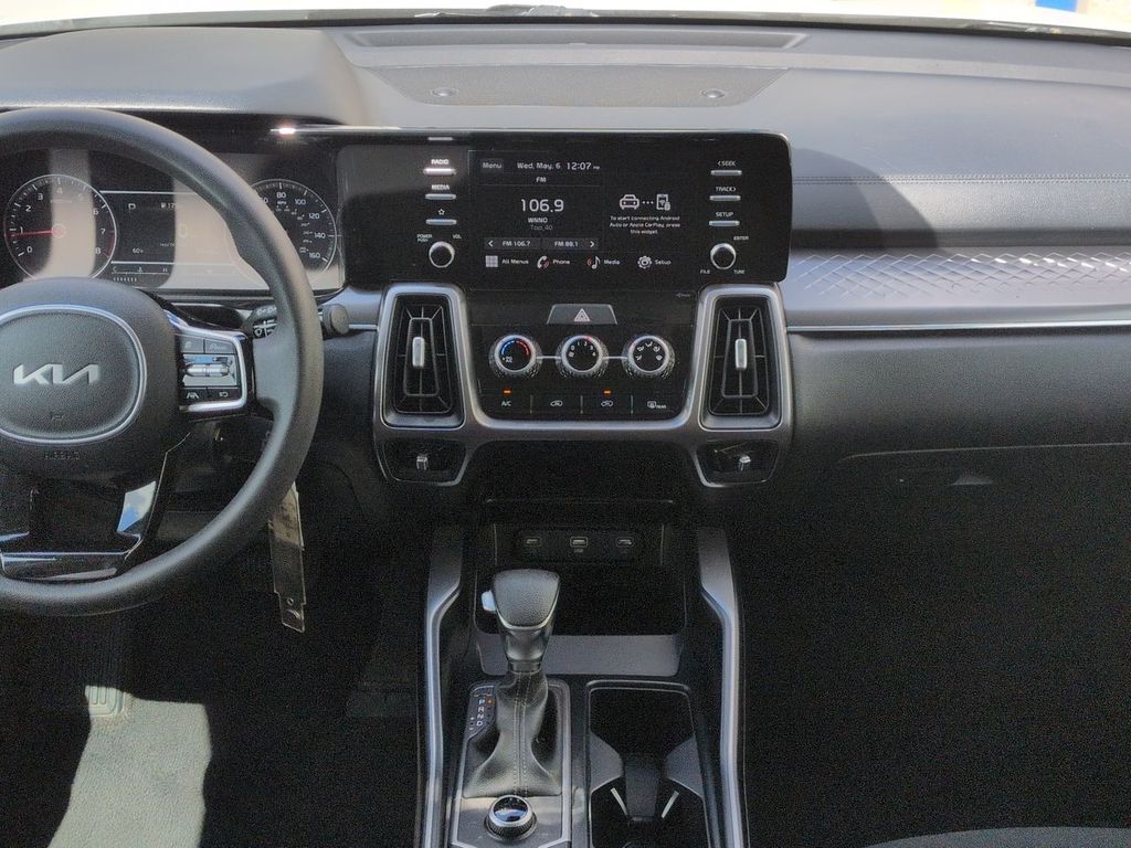 Thumbnail: 2023 Kia Sorento - 9